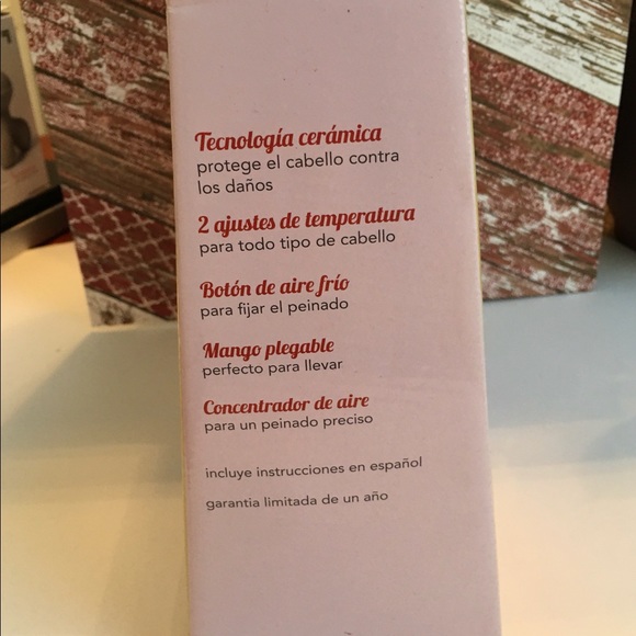 Conair Hair Dryer Retro Style Folds Up For When You’re On The Go - Picture 8 of 8